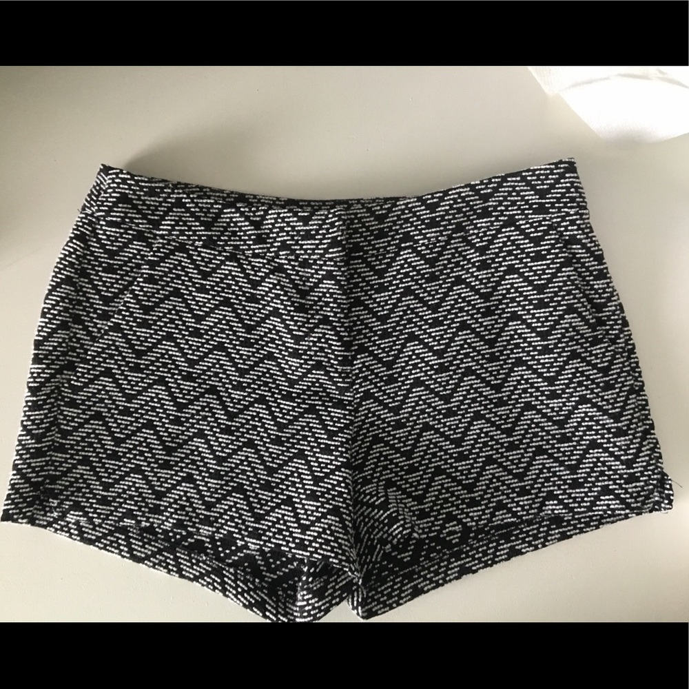 Aztec shorts - Picture 2 of 2